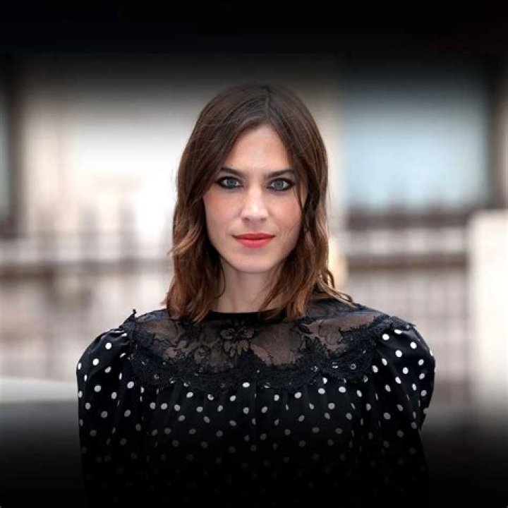 Alexa Chung - Bio, Age, Net Worth, Height, Nationality, Body Measurement, Career