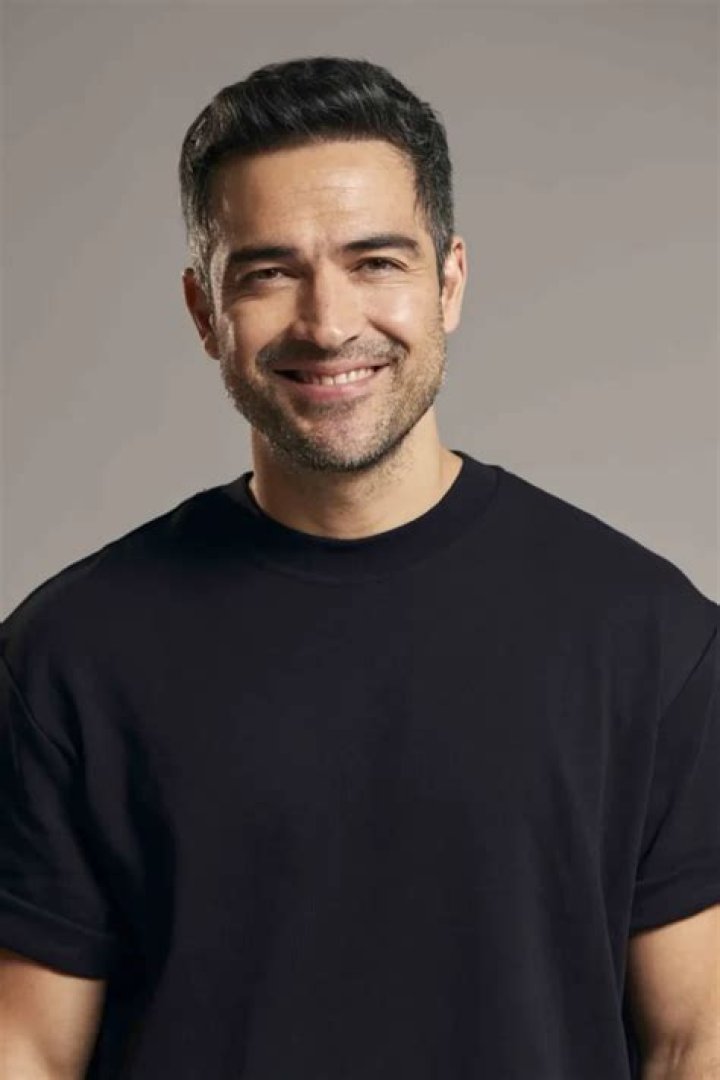 Alfonso Herrera - Bio, Age, Height, Net Worth, Facts, Nationality