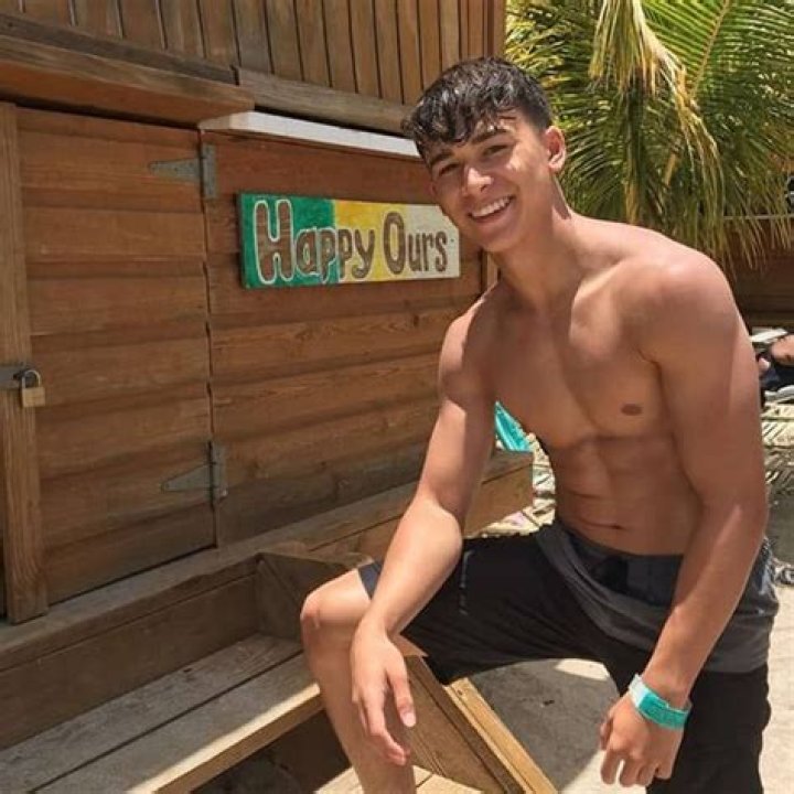 Allyn Hoang - Bio, Age, Net Worth, Height, In Relation, Nationality, Body Measurement, Career