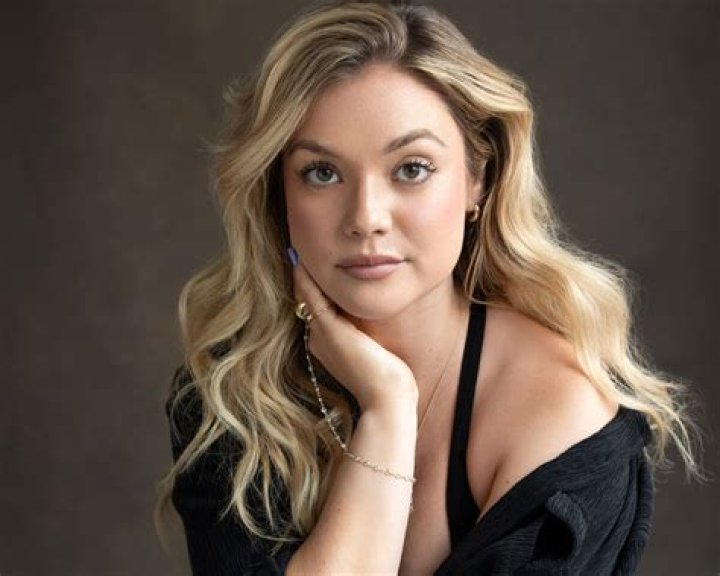 Amalia Williamson - Bio, Age, Single, Nationality, Body Measurement