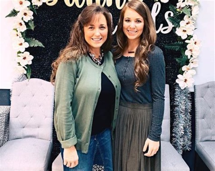 Bio, Age, Net Worth, Salary, Single, Nationality, Career