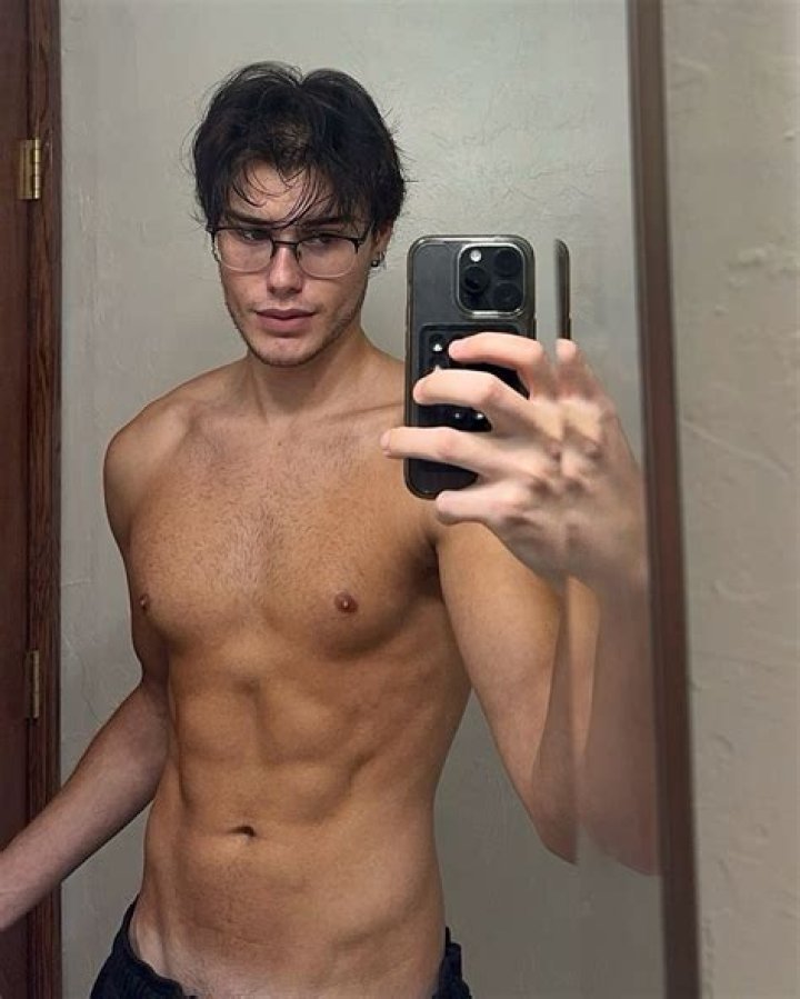 Broghan Semrad - Bio, Age, Net Worth, Single, Body Measurement, Wiki