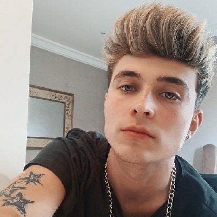 Brooklyn Wyatt - Bio, Age, Net Worth, Height, Single, Nationality, Body Measurement, Career