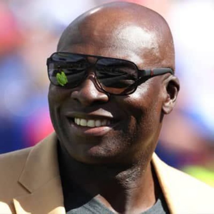 Bruce Smith - Bio, Age, Net Worth, Height, Married, Nationality, Body Measurement, Career