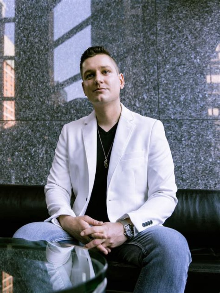 Chaz Smith - Bio, Age, Single, Nationality, Body Measurement, Career