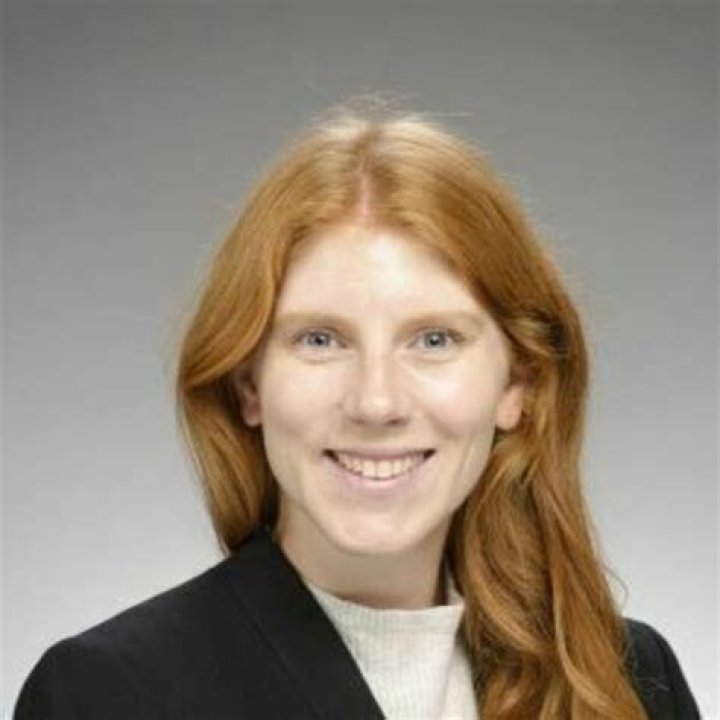 Cora Bennett - Bio, Age, Single, Nationality, Body Measurement, Career