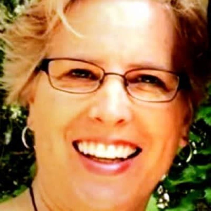 Denise Hallowell - Bio, Age, Height, Nationality, Net Worth, Facts