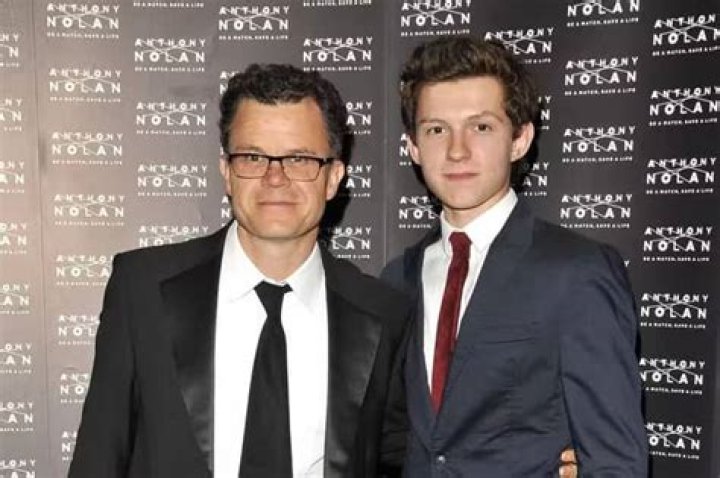 Dominic Holland - Bio, Career, Net Worth, Height, Married, Facts