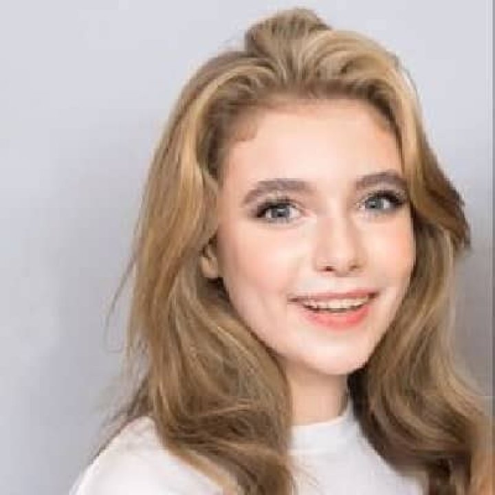 Eleanor Worthington Cox - Net Worth, Height, Career, Single, Facts