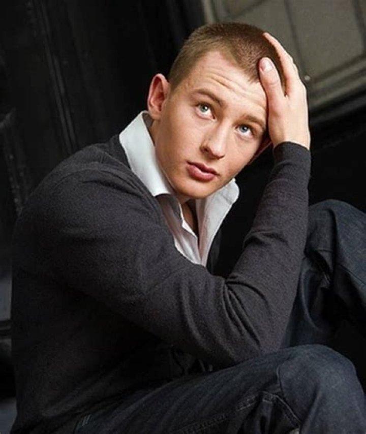 Elliott Tittensor - Bio, Age, Facts, Net Worth, Career, Nationality