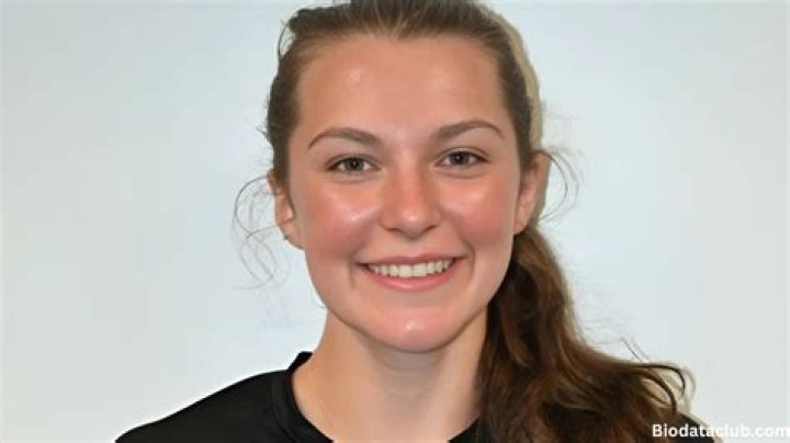 Elyse Levesque - Bio, Age, Net Worth, Height, Nationality, Body Measurement, Career