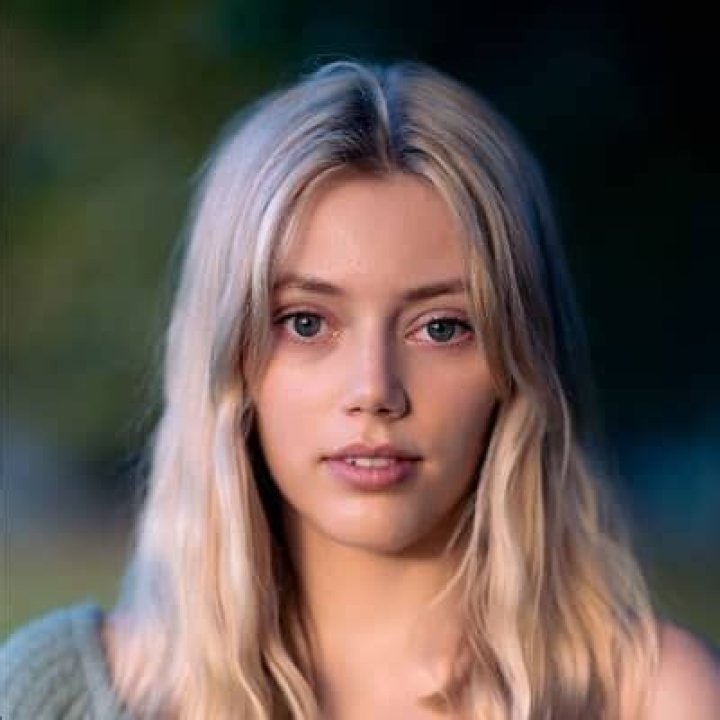 Grace Van Dien - Bio, Career, Age, Net Worth, Height, Facts