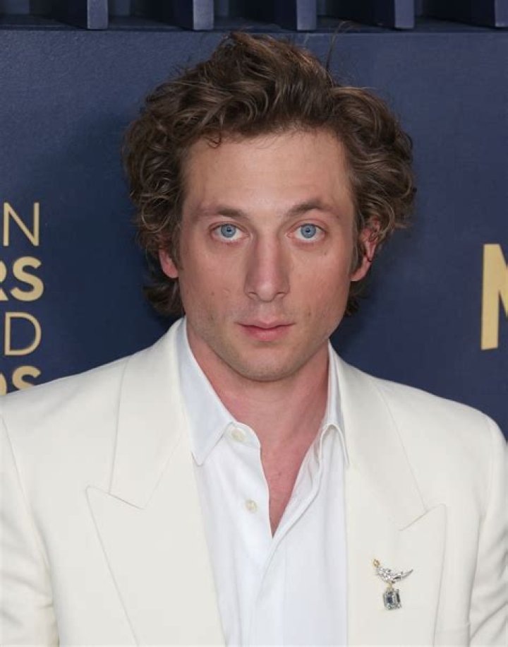 Jeremy Allen White - Bio, Age, Net Worth, Height, Single, Nationality, Wiki