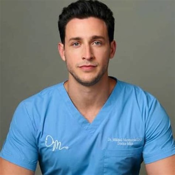 Jim Toth - Bio, Age, Single, Nationality, Body Measurement, Career, Wiki