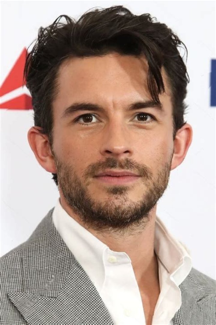 Jonathan Bailey - Bio, Age, Net Worth, Height, Single, Nationality, Body Measurement, Career
