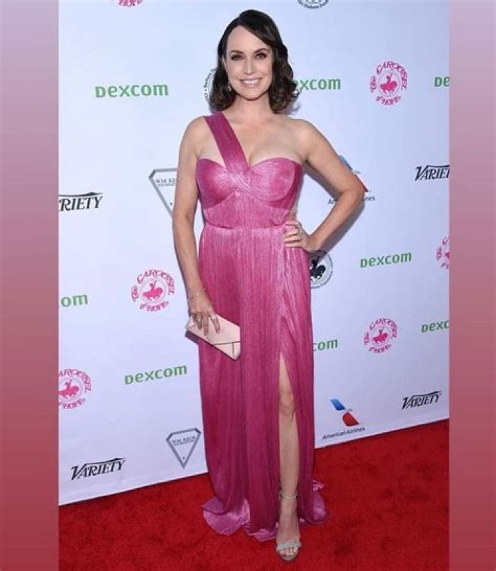Julie Ann Emery - Bio, Age, Height, Net Worth, Facts, Nationality