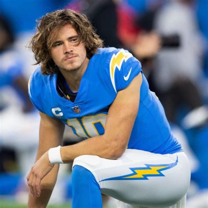 Justin Herbert - Age, Net Worth, Height, Bio, Career, Single, Facts