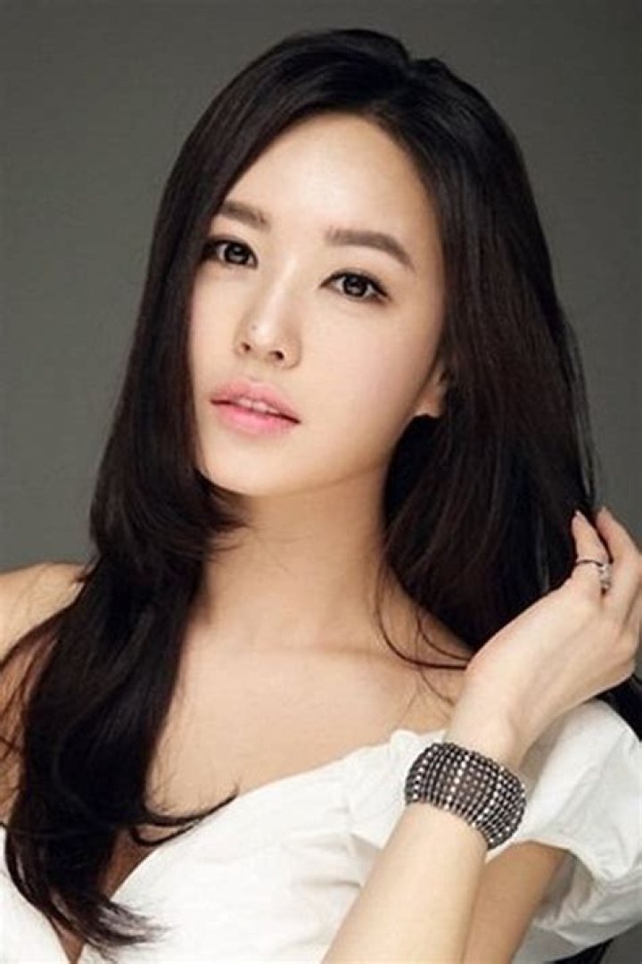 Kang Ye-bin - Bio, Age, Net Worth, Height, Single, Nationality, Wiki, Career