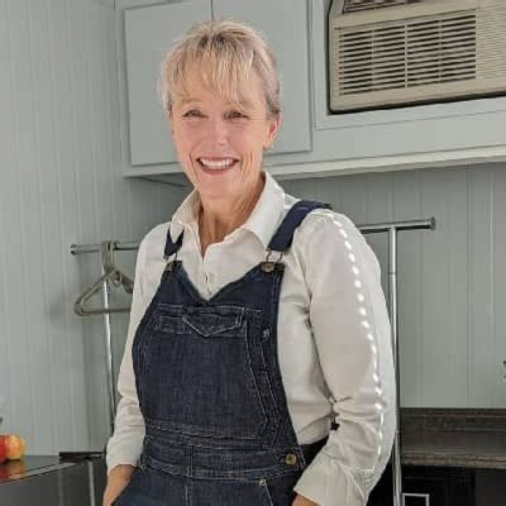 Karen Laine - Bio, Age, Net Worth, Height, Married, Nationality, Body Measurement, Career