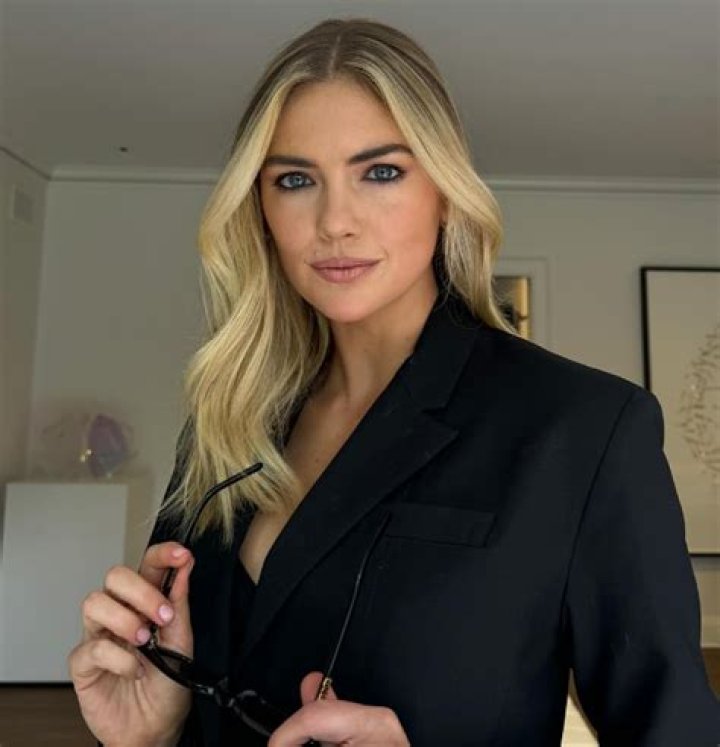 Kate Upton - Bio, Age, Net Worth, Height, Married, Nationality, Body Measurement, Career