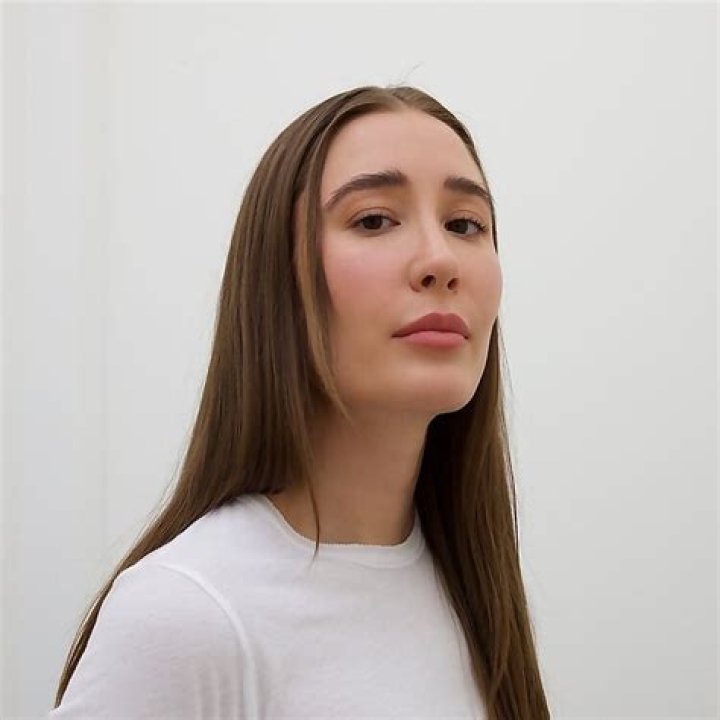 Laura Lentz - Bio, Age, Net Worth, Height, Married, Nationality, Body Measurement, Career
