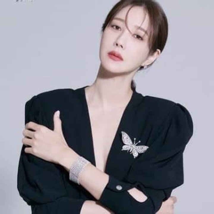 Lee Ji-Ah - Bio, Age, Net Worth, Nationality, Body Measurement, Career