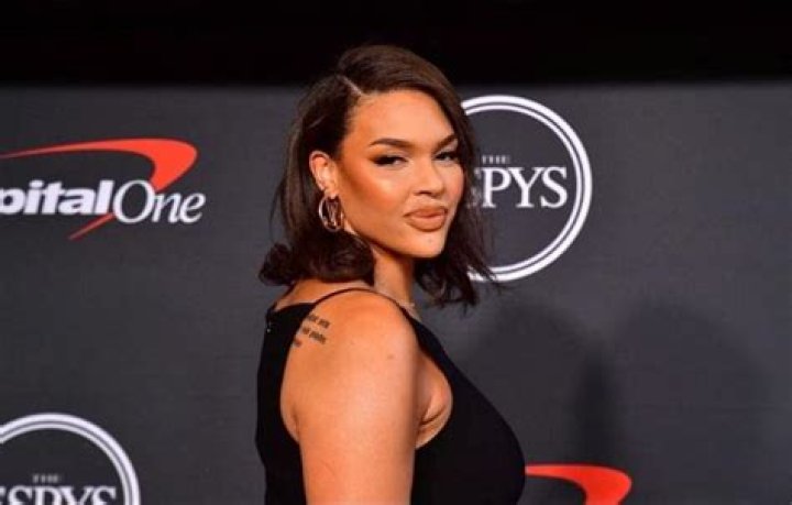 Liz Cambage - Bio, Age, Net Worth, Height, Single, Nationality, Body Measurement, Career