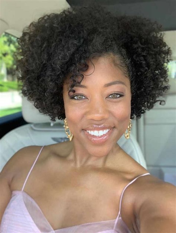 Lori Harvey - Bio, Age, Net Worth, Height, Single, Nationality, Wiki