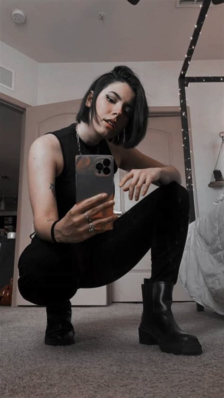 Luna Bloom - Bio, Age, Career, Height, Nationality, Facts