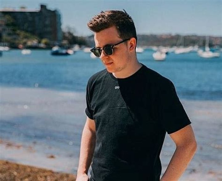 Muselk-Bio, Age, Net Worth, Height, Nationality, Career, wiki, single