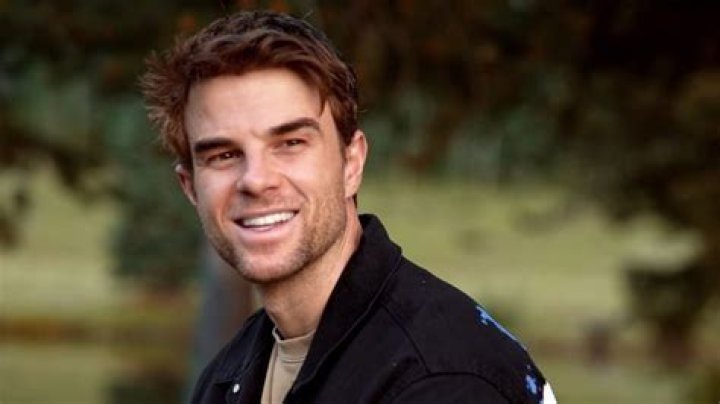 Nathaniel Buzolic - Bio, Age, Net Worth, Height, Single, Nationality, Career