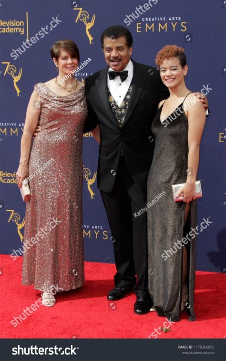 Neil deGrasse Tyson - Bio, Age, Net Worth, Height, Married, Nationality, Body Measurement, Career