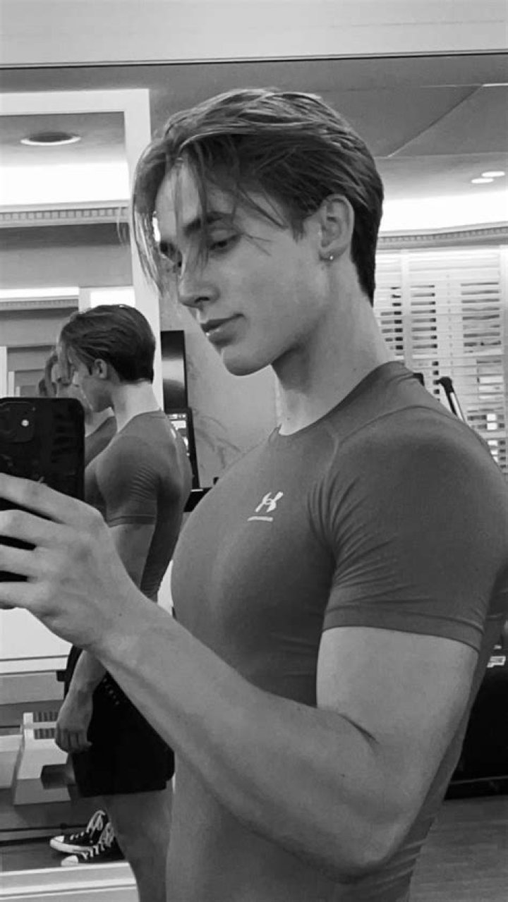 Ollie Muhl - Bio, Age, Career, Net Worth, Height, Facts, Nationality