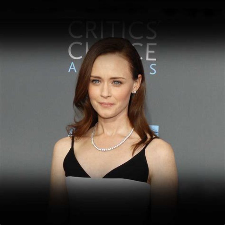 Rory Eliza - Bio, Age, Net Worth, Single, Nationality, Career, Wiki