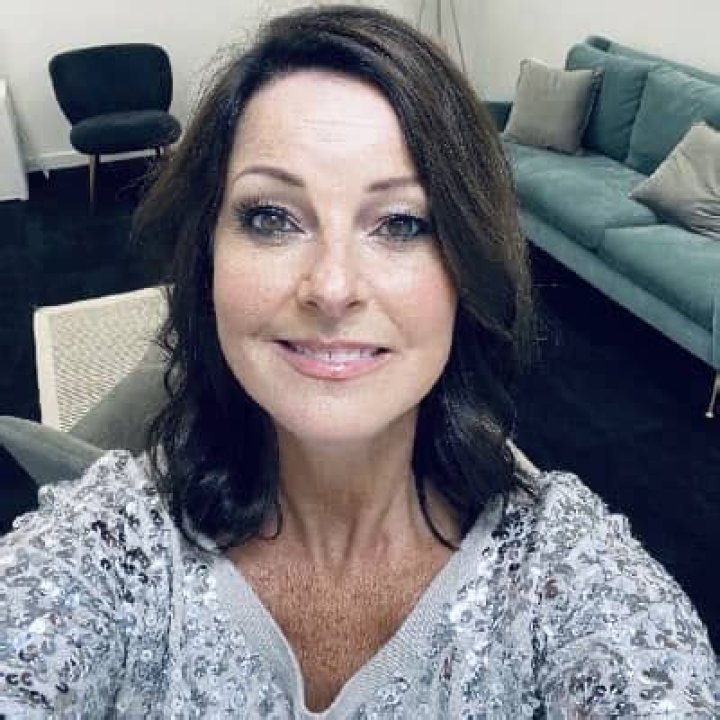 Ruthie Henshall - Bio, Age, Net Worth, Height, Single, Nationality, Body Measurement, Career