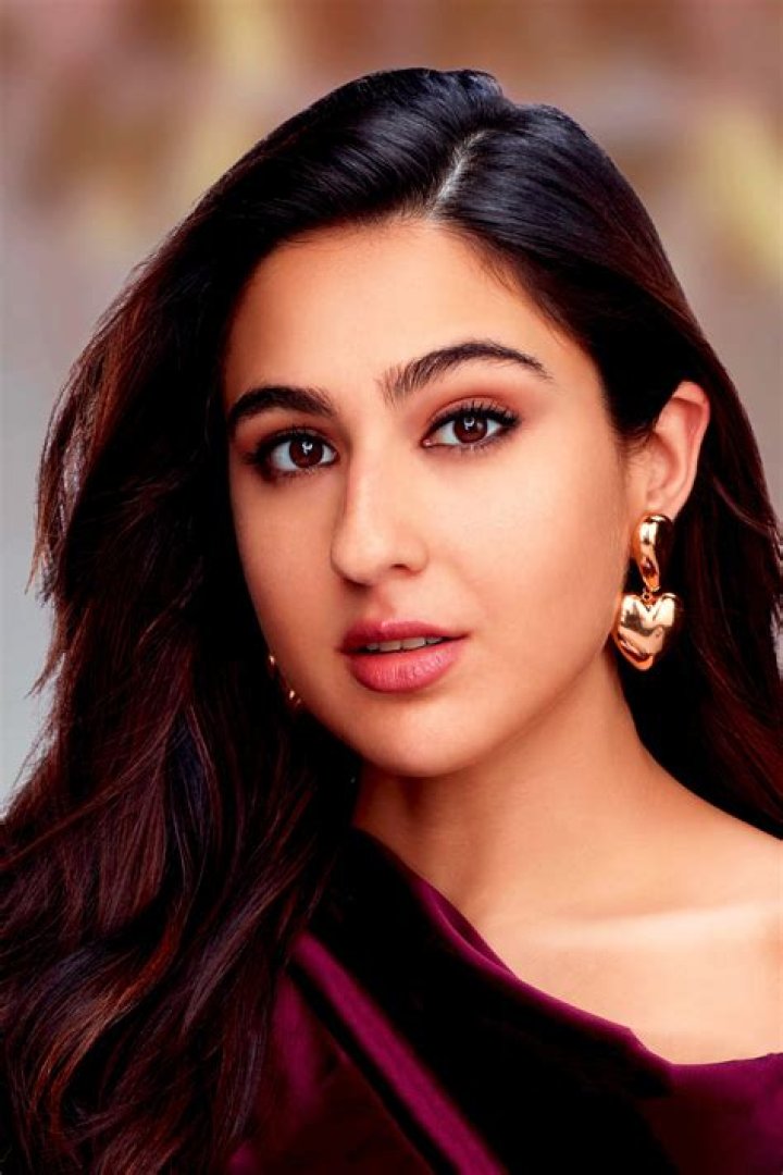 Sara Ali Khan- Bio, Age, Net Worth, Height, Married, Nationality, Career