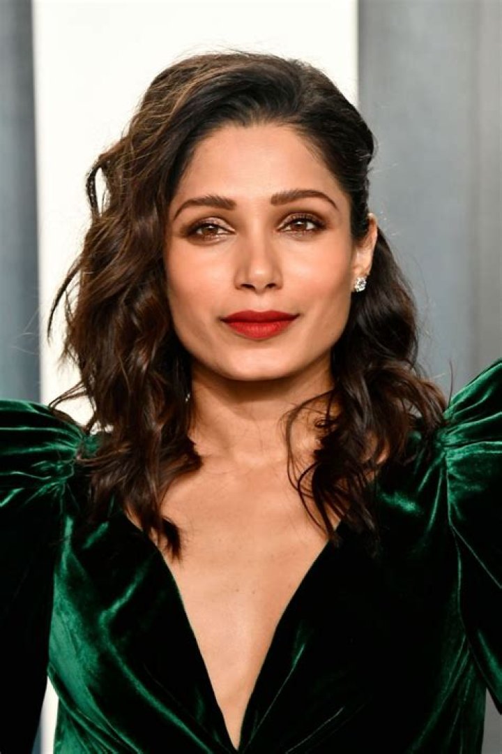 Shailene Garnett - Bio, Age, Height, Single, Net Worth, Facts
