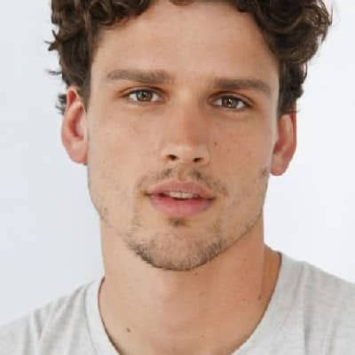 Simon Nessman - Bio, Age, Height, Net Worth, Facts, Nationality