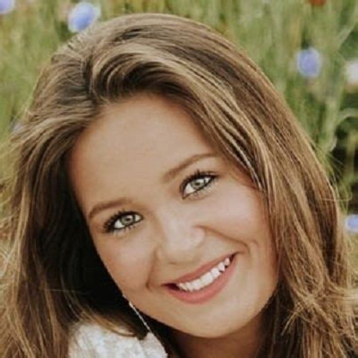 Sophia Hill - Bio, Age, Net Worth, Career, Facts, Height