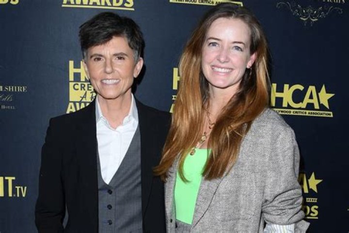 Stephanie Allynne - Bio, Age, Net Worth, Height, Married, Nationality, Wiki