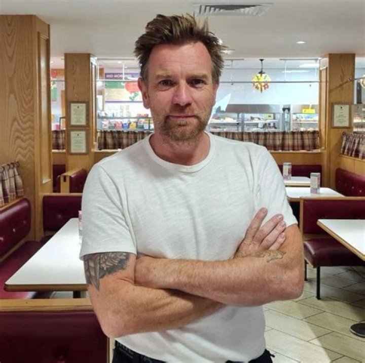 Tom Sturridge - Bio, Career, Age, Net Worth, Nationality, Facts