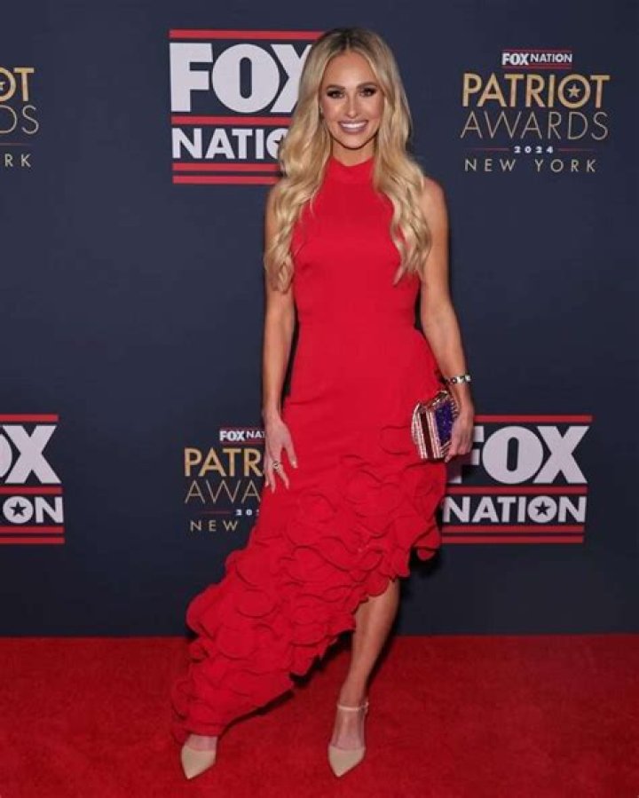 Tomi Lahren - Bio, Age, Net Worth, Height, Single, Nationality, Body Measurement, Career