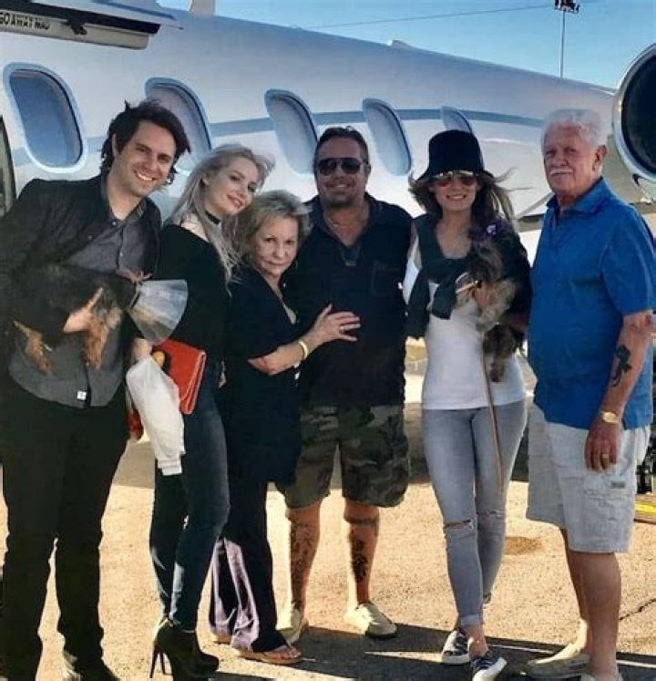 Vince Neil - Bio, Age, Net Worth, Height, Divorce, Nationality, Body Measurement, Career