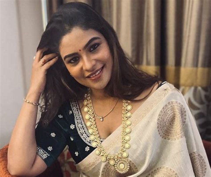 VJ Maheswari Chanakyan - Bio, Age, Net Worth, Height, Single, Nationality